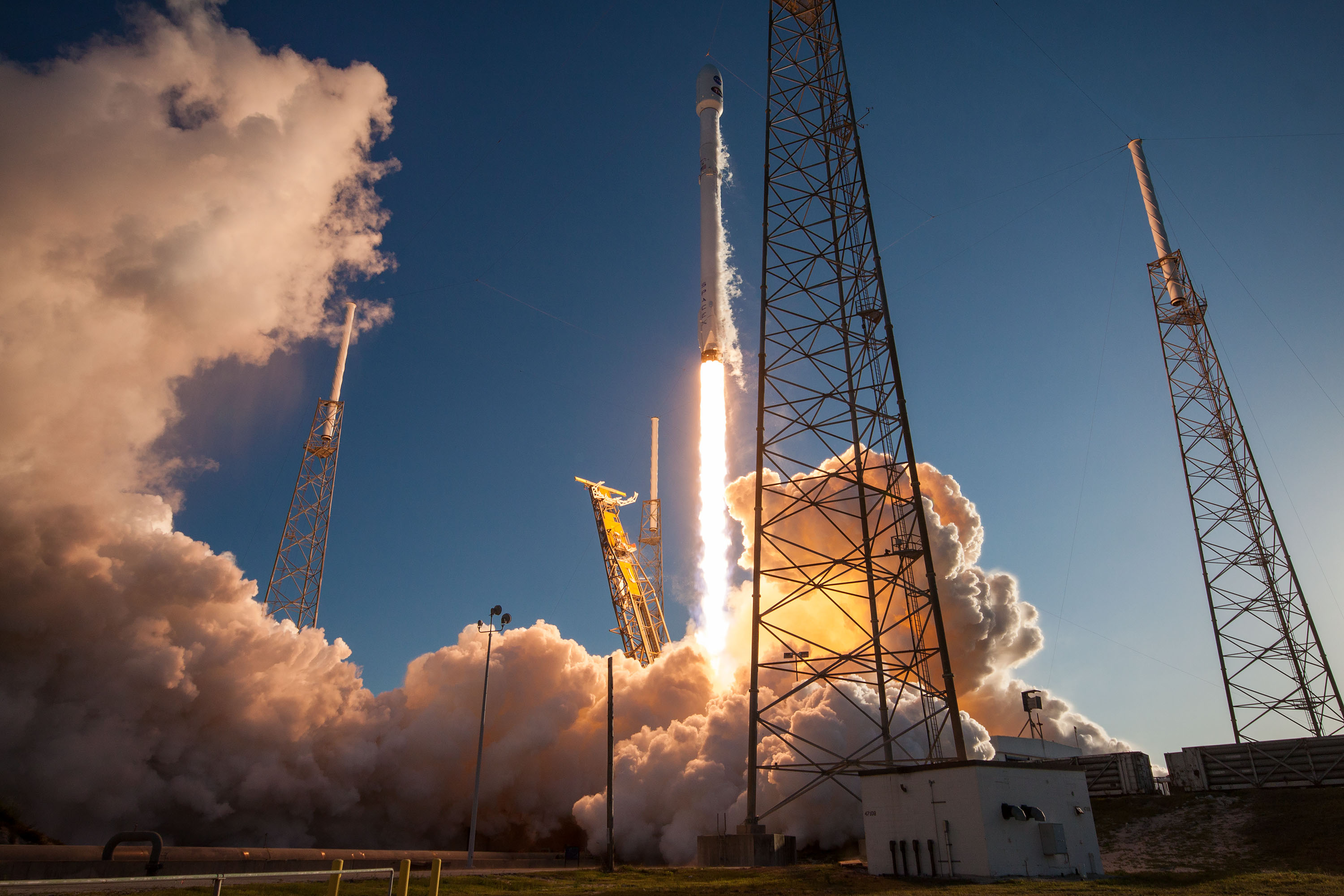 Start rakiety Falcon 9 z satelitą TESS (Źródło: SpaceX)