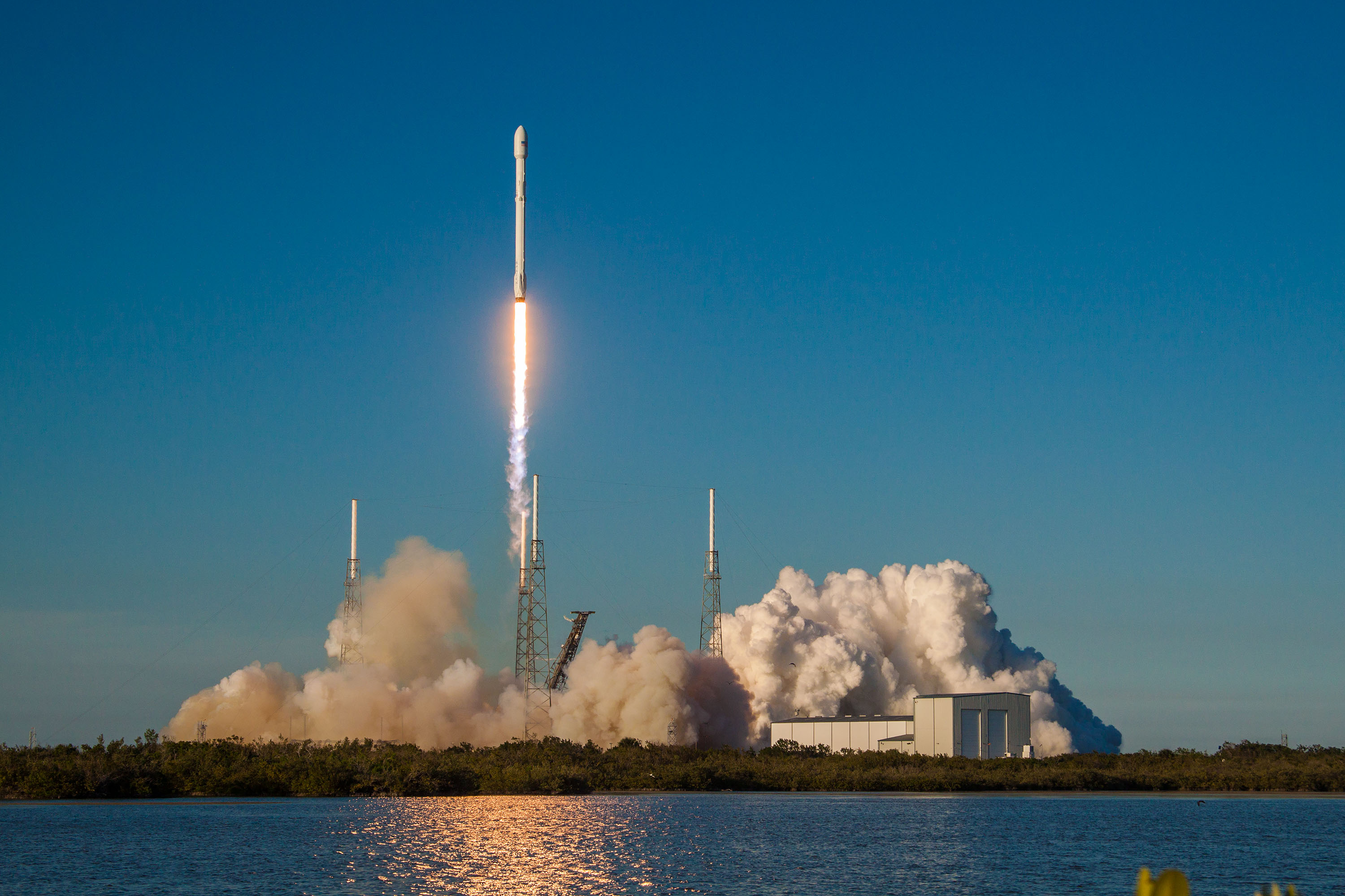 Start rakiety Falcon 9 z misją TESS (Źródło: SpaceX)