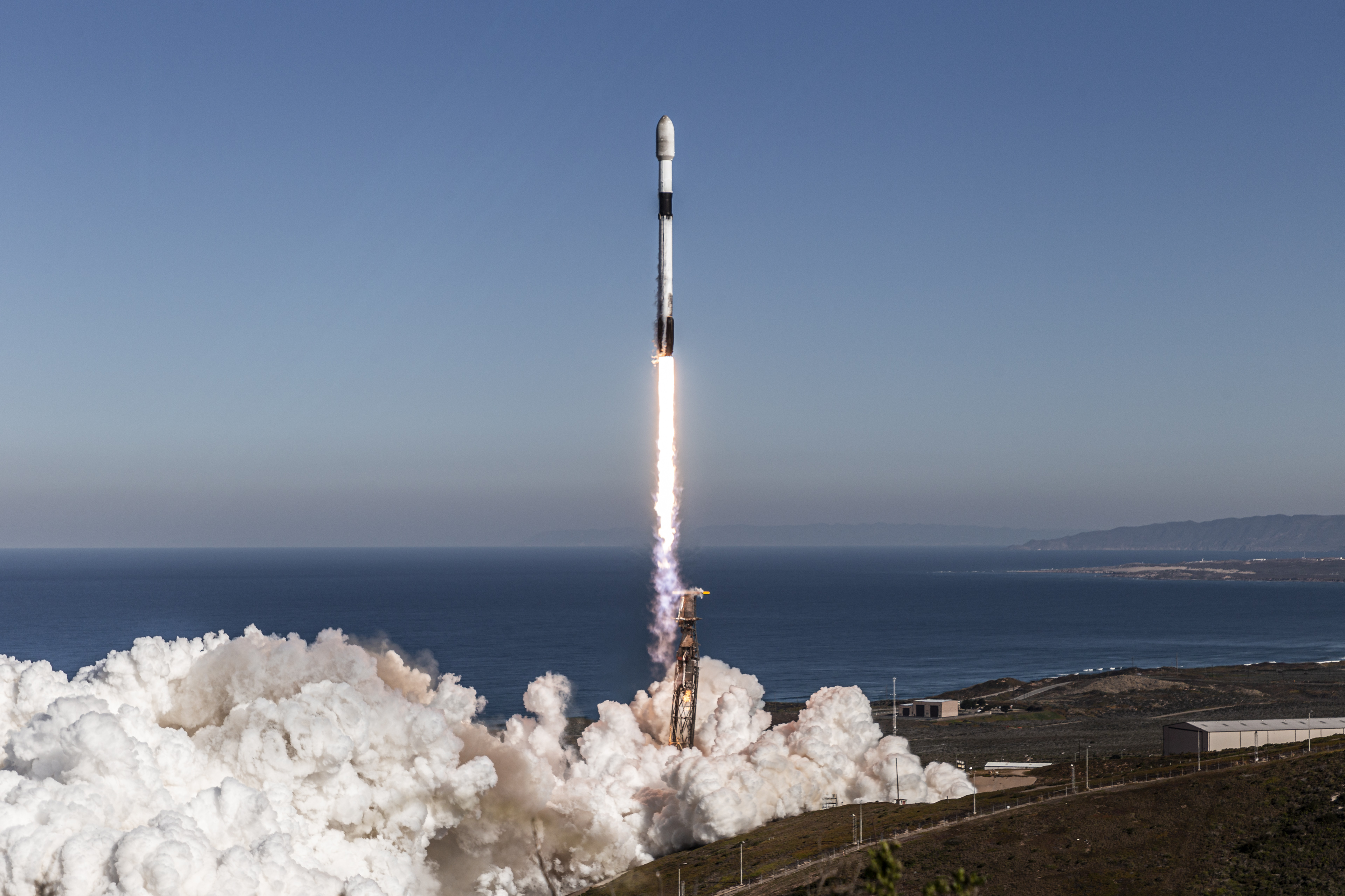 Start rakiety Falcon 9 z misją Starlink Group 4-11 (Źródło: SpaceX)